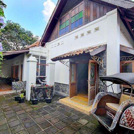 יוגיאקרטה Omah Pitoe Yogya Homestay מראה חיצוני תמונה