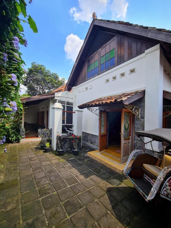 יוגיאקרטה Omah Pitoe Yogya Homestay מראה חיצוני תמונה
